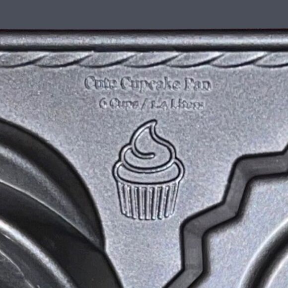 Nordic Ware - Cute Cupcake Pan - Cast Aluminum - Giant Cupcake - 6 Cup - Picture 3 of 5